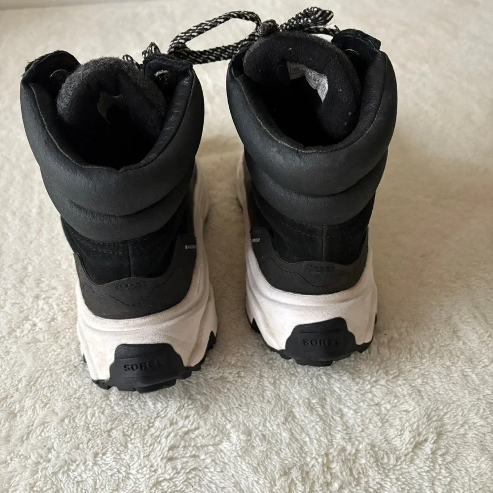 Sorel Kinetic Breakthru Conquest Boot Women's 8.5 Black White Waterproof Snow